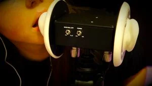 ASMR 强烈耳舔舐 - 体验令人陶醉的耳部刺激，带来深度感官愉悦。
