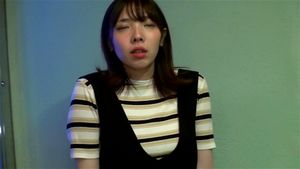 看似温顺的年轻孕妇