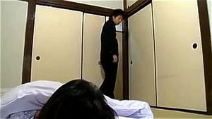 日本继母为儿子口交并性交