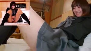 女人用巨型振动棒自慰后，进行极上口交。最后用阴道品尝肉棒和精液。