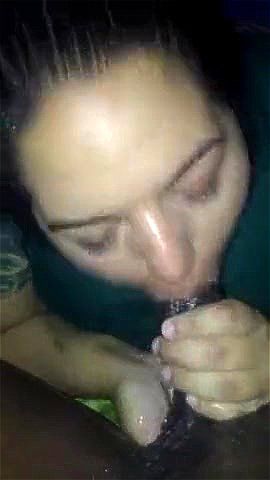 “你必须把相机对准喷涌之处”