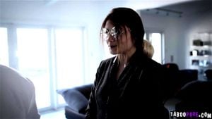 天真美女被整容医生引诱发生关系
