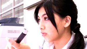 Saori Hara (原纱央莉) 是一位知名的日本成人影片演员，以其迷人的外貌和性感表演而受到观众喜爱。她活跃于成人娱乐行业，作品涵盖多种风格，满足不同观众的喜好。作为一位经验丰富的演员，她的表现总是充满热情和专业，为粉丝带来难忘的体验。在成人内容中，她展现了成熟女性的魅力，适合寻求高质量娱乐的成人观众。