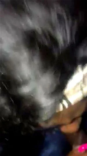 美女接受面部射精