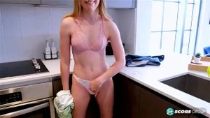 梅拉：不是一般的年轻女性