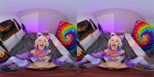 艾玛·罗西扮演狂野迷人的毛茸茸星期三宝贝，狼人伊妮德渴望得到你