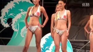 性感比基尼大赛 丰满身材