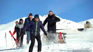 滑雪中的激情爱侣