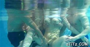 狂野激情的亚洲浴室性爱