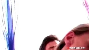 MMF 三人色情与黑发妖妇