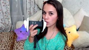 ASMR _ 舔耳朵 _ 深入耳内 _ ASMR 蜜糖女孩