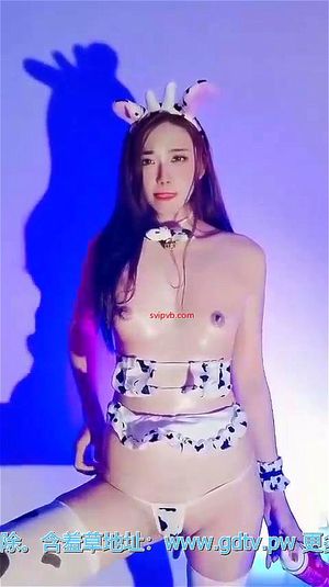 国产网红【小奶瓶】情趣奶牛主题浴迷情诱惑 抽插爆浆舔舐自己美味的蜜汁