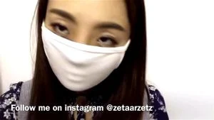 美丽的亚洲女孩蒙面