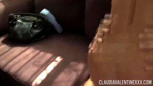 PORNSTARPLATINUM 熟女 Claudia Valentine 因大阴茎而呻吟