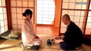 在<<<5>>>分钟的激情时光中，享受一场充满诱惑的吸烟场景，带来独特的感官体验。