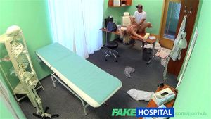 FakeHospital 当他的情妇到他的办公室时，医生的三重射精