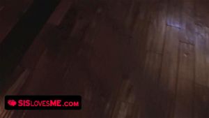 姐姐爱上我 - 金发美女圆润翘臀被蒙眼满足饥渴继兄