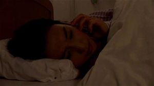 一位充满魅力的日本女演员展现其独特风采，带来一场视觉与感官的盛宴。
