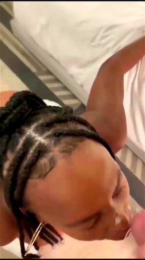 非洲裔应召女郎获得澳大利亚射精