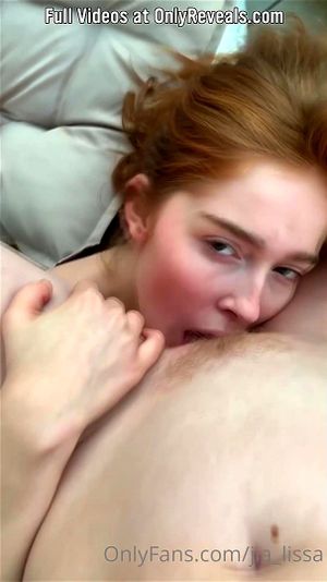 红发与棕发女同性恋相互舔阴