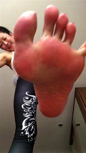 Mortao Maotor的性感美足直面你的主观视角