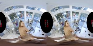 VR体验：与性感女神阿比盖尔·麦克的亲密邂逅。沉浸式虚拟现实，带来逼真的成人互动，满足您的幻想。探索她的魅力与热情，尽享极致快感。