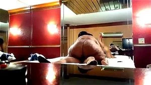 丰满的黑色BBW骑乘。