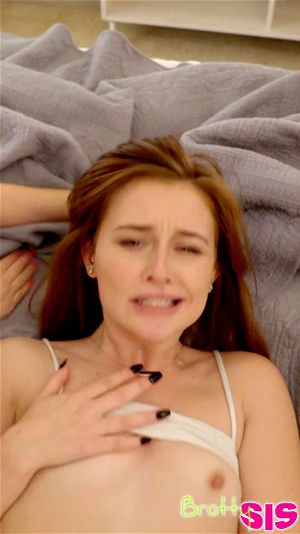 肖像视角：Kiara Cole恳求Danni Rivers帮忙口交以赢得圣帕特里克节的珠子