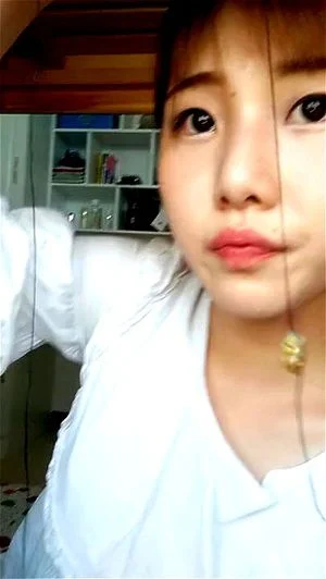 享受这段成人视频内容。