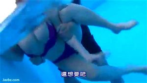 日本女孩在游泳池与陌生人公开性爱并内射<<<1>>>