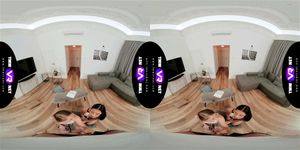 TmwVRnet - Bonnie Dolce 和 Lola Heart - 地板上的疯狂狂欢