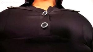 扣子崩开巨乳成长合集