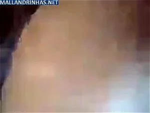 性感女友在车内呻吟并高潮，献出她的私处和菊穴