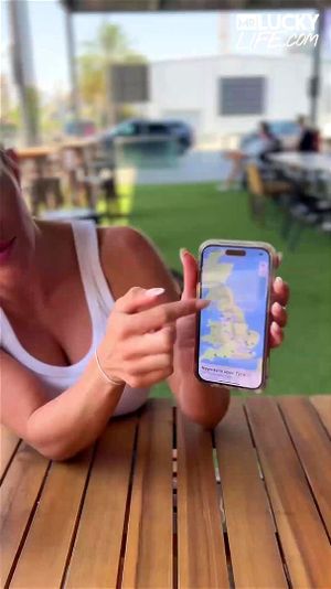 在巴塞罗那遇见美丽的金发西耶娜日