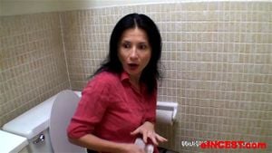 塔蒂亚娜·彼得罗娃与家庭伙伴激情爱抚与口交