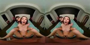 分手后的Aria Valencia需要与Maya Woulfe的三人激情时刻