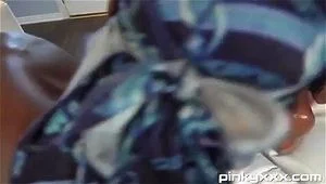 两位丰满的埃博尼女性分享一位黑人男性。