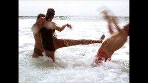 神奇女侠琳达·卡特 - 泳装版工作 - 性感比基尼写真集