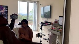 Violet Myers 与黑人男性激情演绎，体验极致快感与狂野互动。
