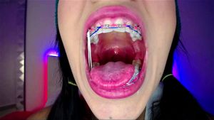kittybaby_valentina的精彩演出，为您带来一段充满激情与诱惑的成人视频体验。观看她如何展现成熟魅力，演绎一场令人血脉贲张的感官盛宴。