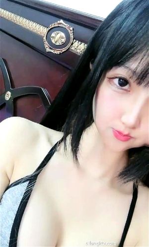 天然巨乳迷人女孩