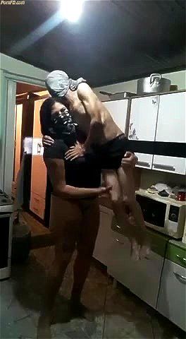 丰满女性举重搬运