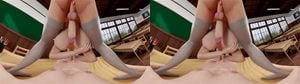 双性人VR色情：熟女与大学女生互相手淫对方的大鸡巴