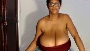 晃动的巨乳