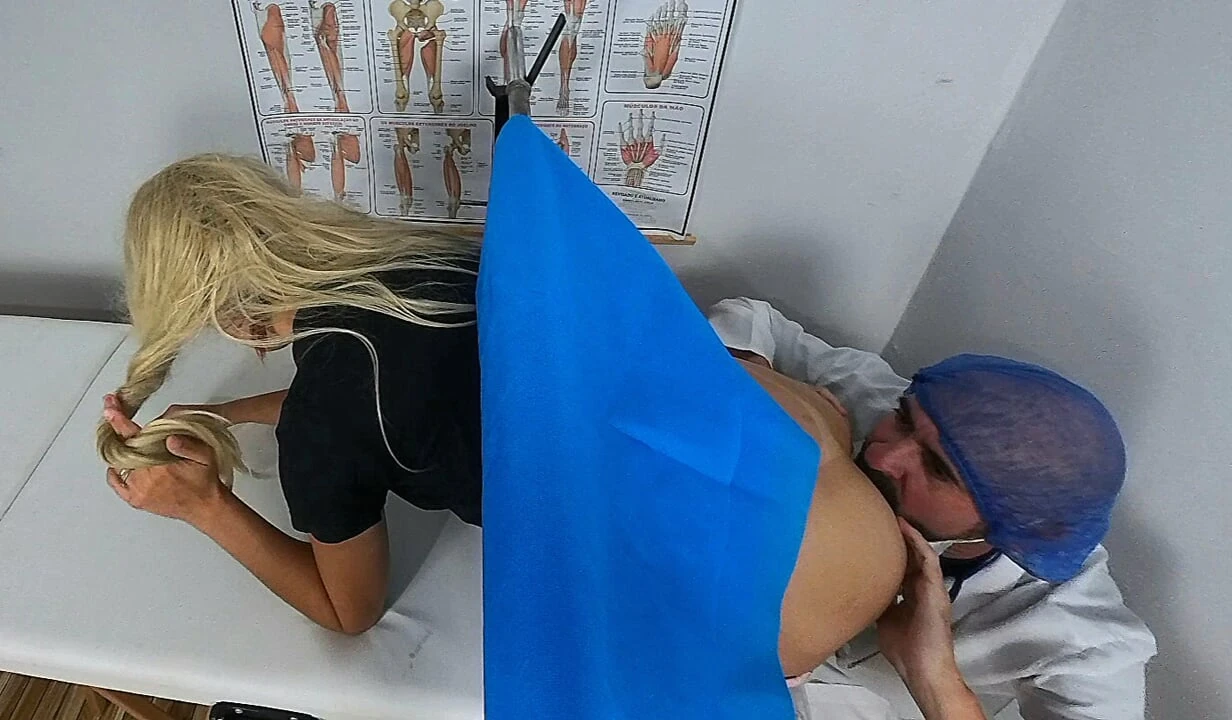 妇科医生在检查时舔病人的屁股并操！