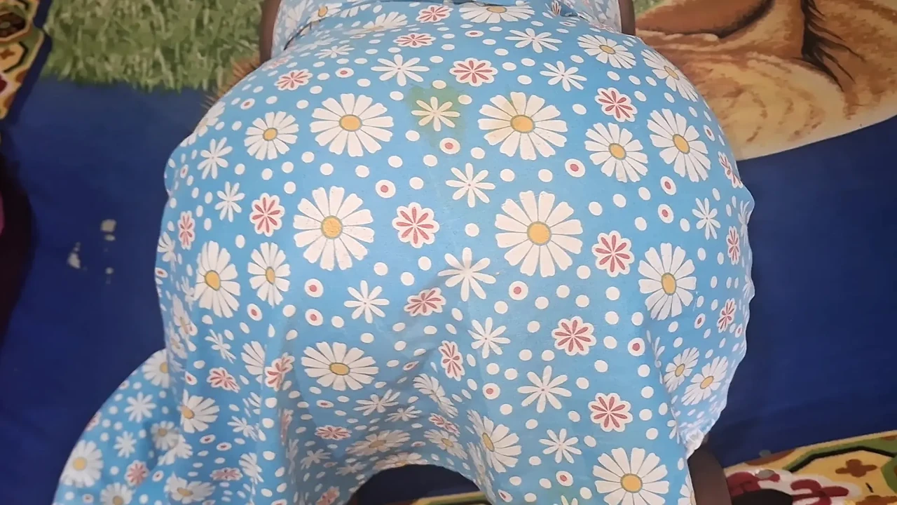 最好的朋友继母最热辣的圆屁股