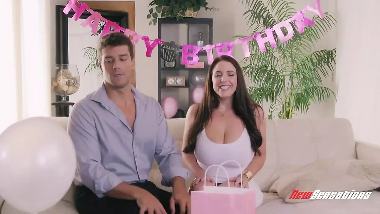 安吉拉·怀特的热辣生日惊喜