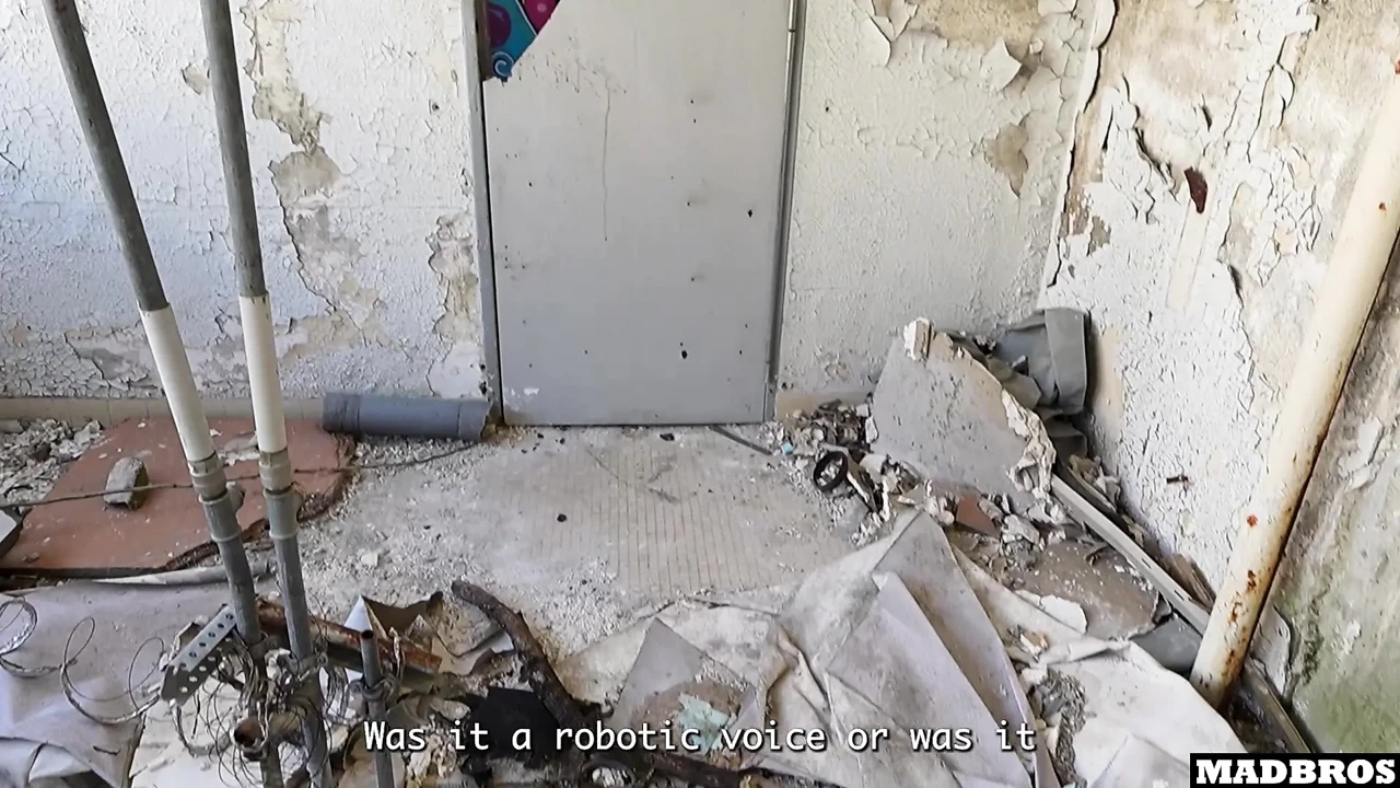 A Brazilian Housewife Became Crazy Enough To Call Us Just To Be Fucked In Anal in An Abandoned Building !!!