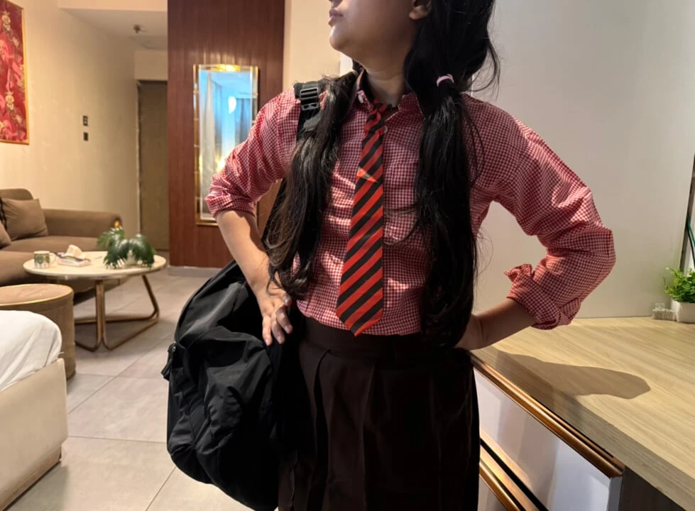 学校Seate他饥渴的女友Ke Sath粗暴狗式性爱Kiya