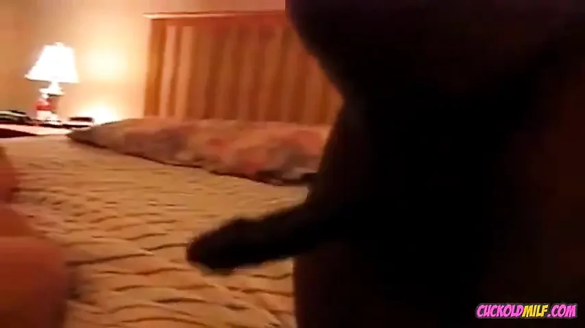 戴绿帽子的熟女和她的大黑屌壮男后入